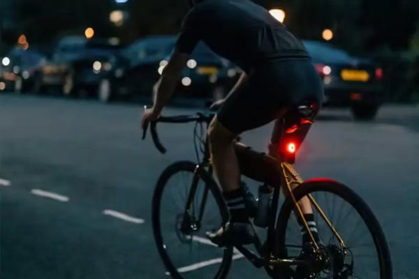 éclairage arrière vélo réglementaire